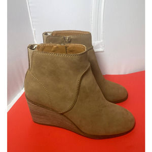Lucky Brand Booties Tan Suede Side Zip High Wedge Heel Ankle size 7.5 M NWT